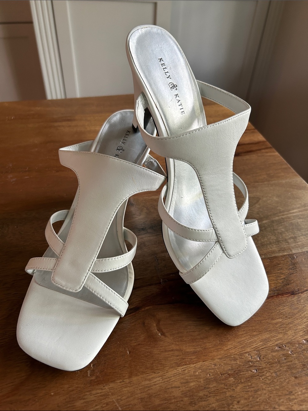 New Kelly & Katie White Bareback Sandal Pumps, 10 M